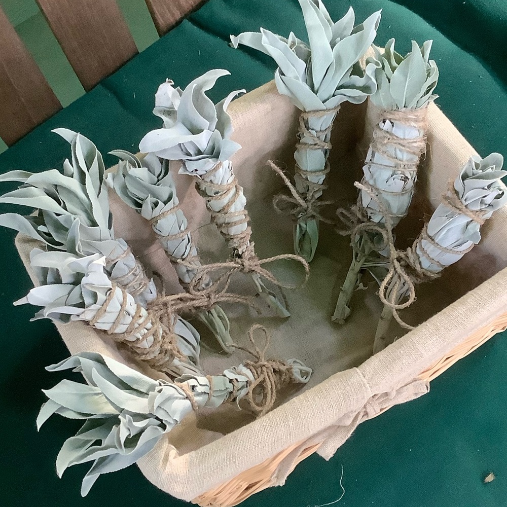 White Sage Mini 1 stick Organic Smudge Stick - Picture 5 of 9